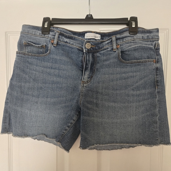 LOFT Pants - LOFT Raw Hem Denim Shorts Size 10 / 30 Medium Wash Mid Rise